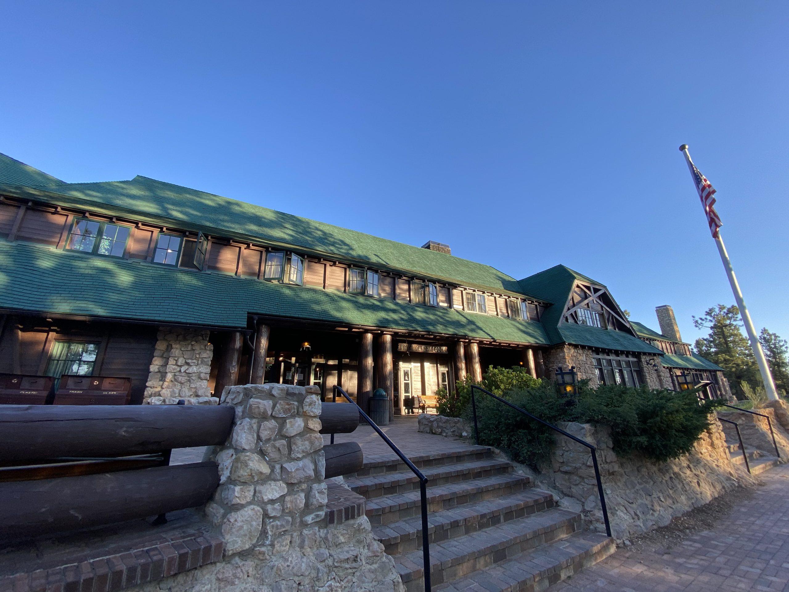 front view of Bryce Canyon Lodge