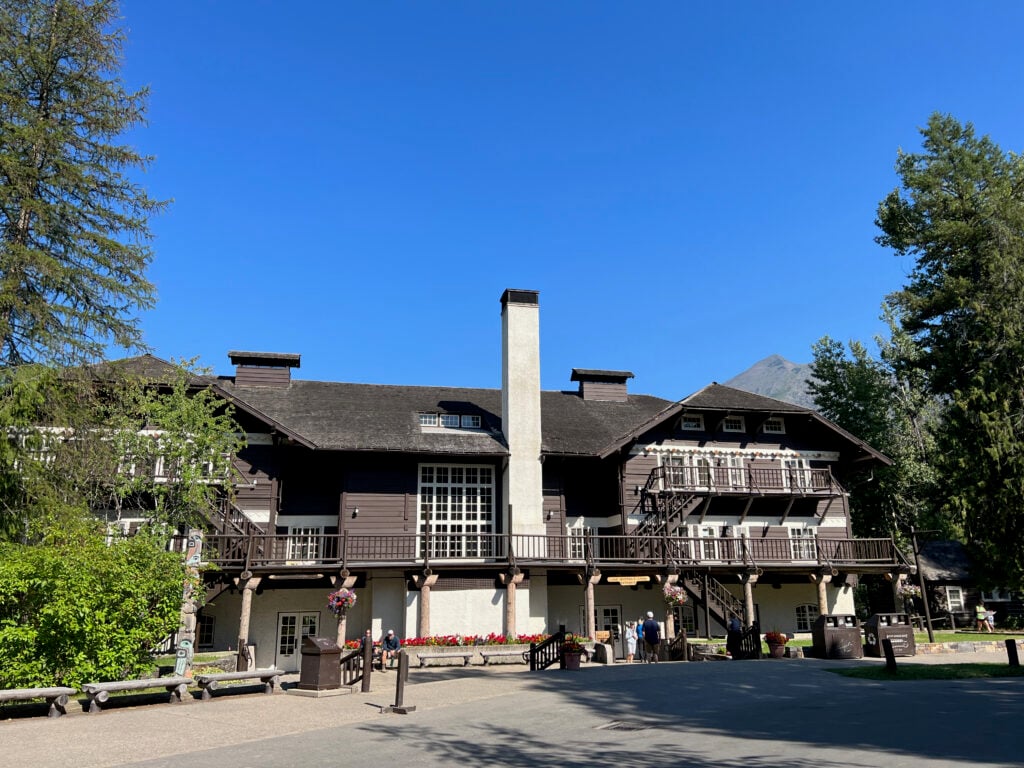 lake mdonald lodge exterior