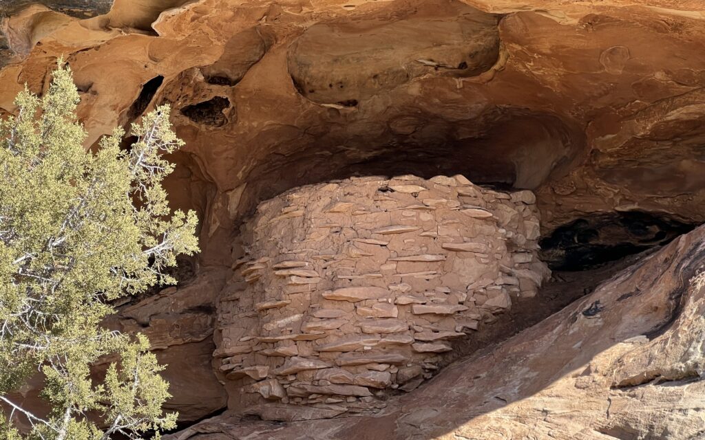 Roadside ruin in Canyonlands