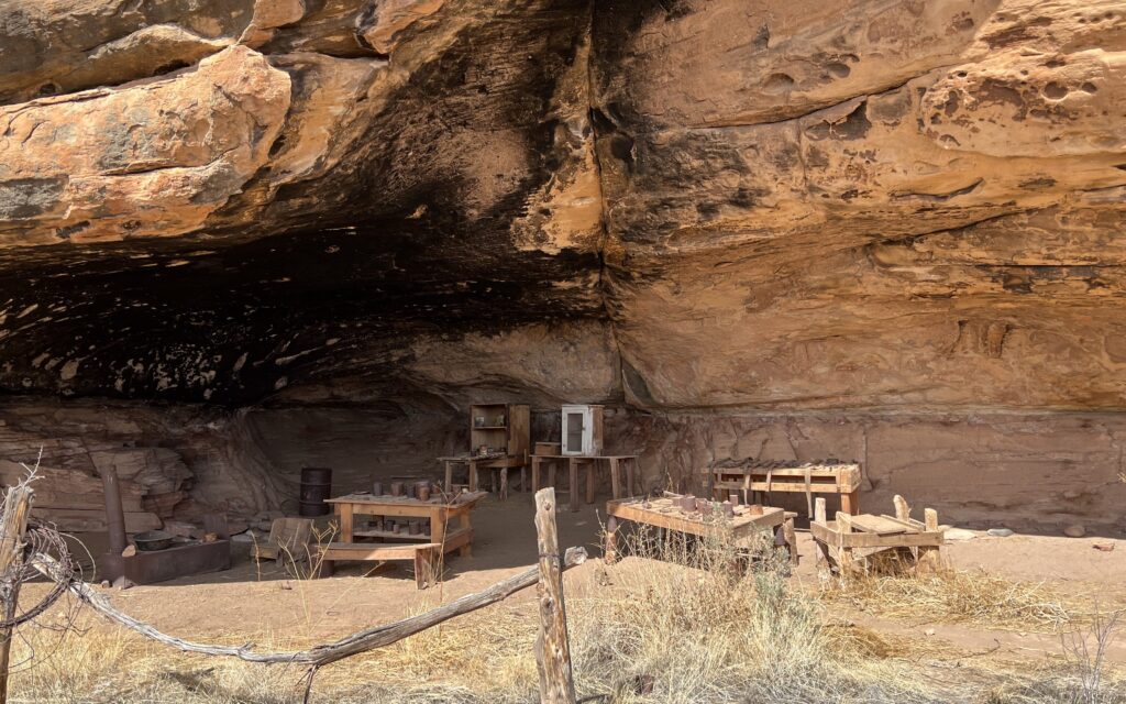 cave spring trail Canyonlands needles