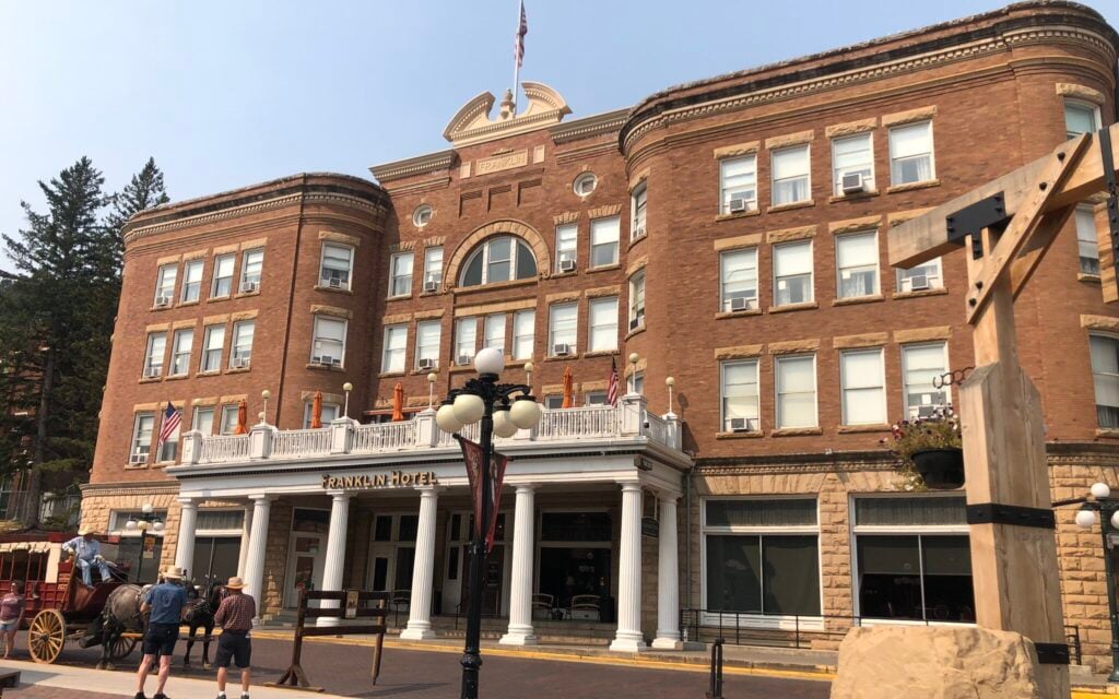 Front view of Franklin Hotel in Deadwood
