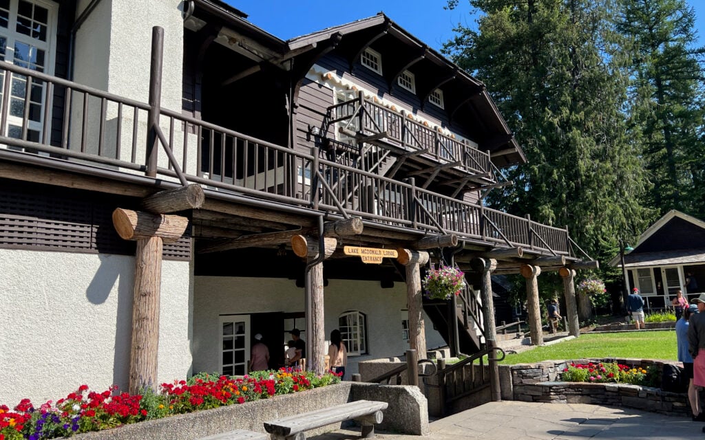 lake mcdonald lodge exterior