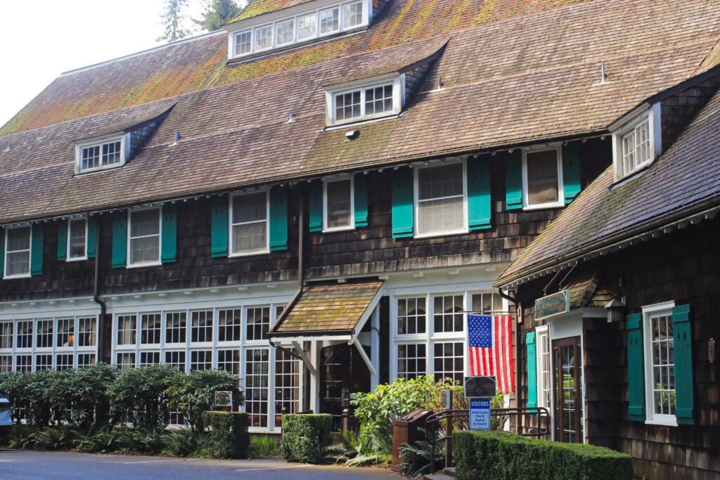 outside view of Quinault Lodge and Dining Room