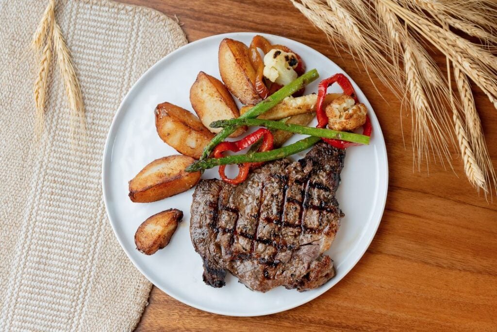 Steak and potatoes with vegetables