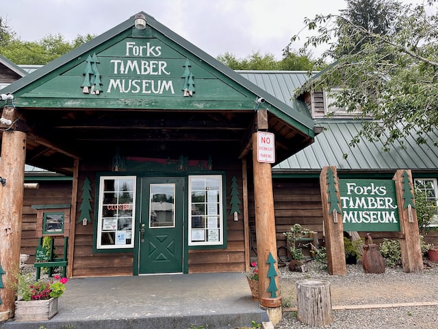 front view of Forks Timber Museum
