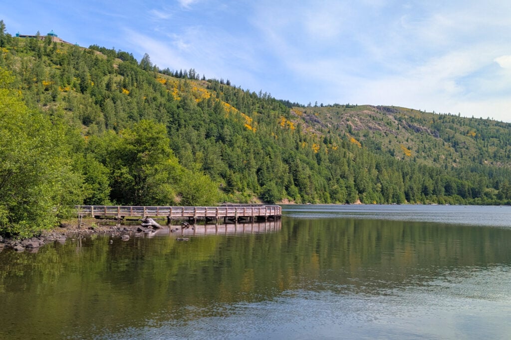 edge of lake in mountains