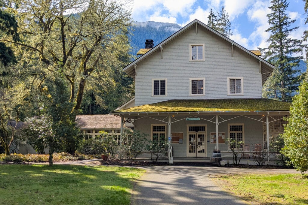 outside view of Lake Crescent Lodge