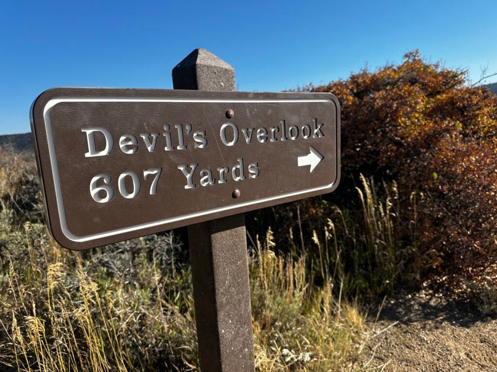Sign saying distance to overlook