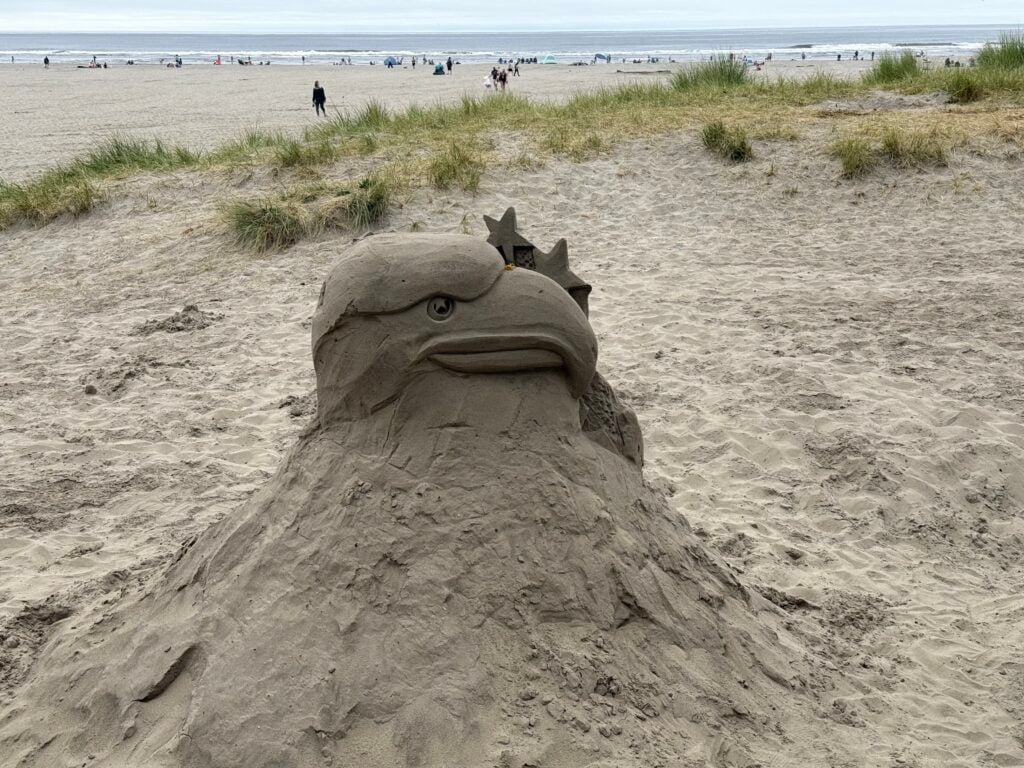 bald eagle sand sculpture
